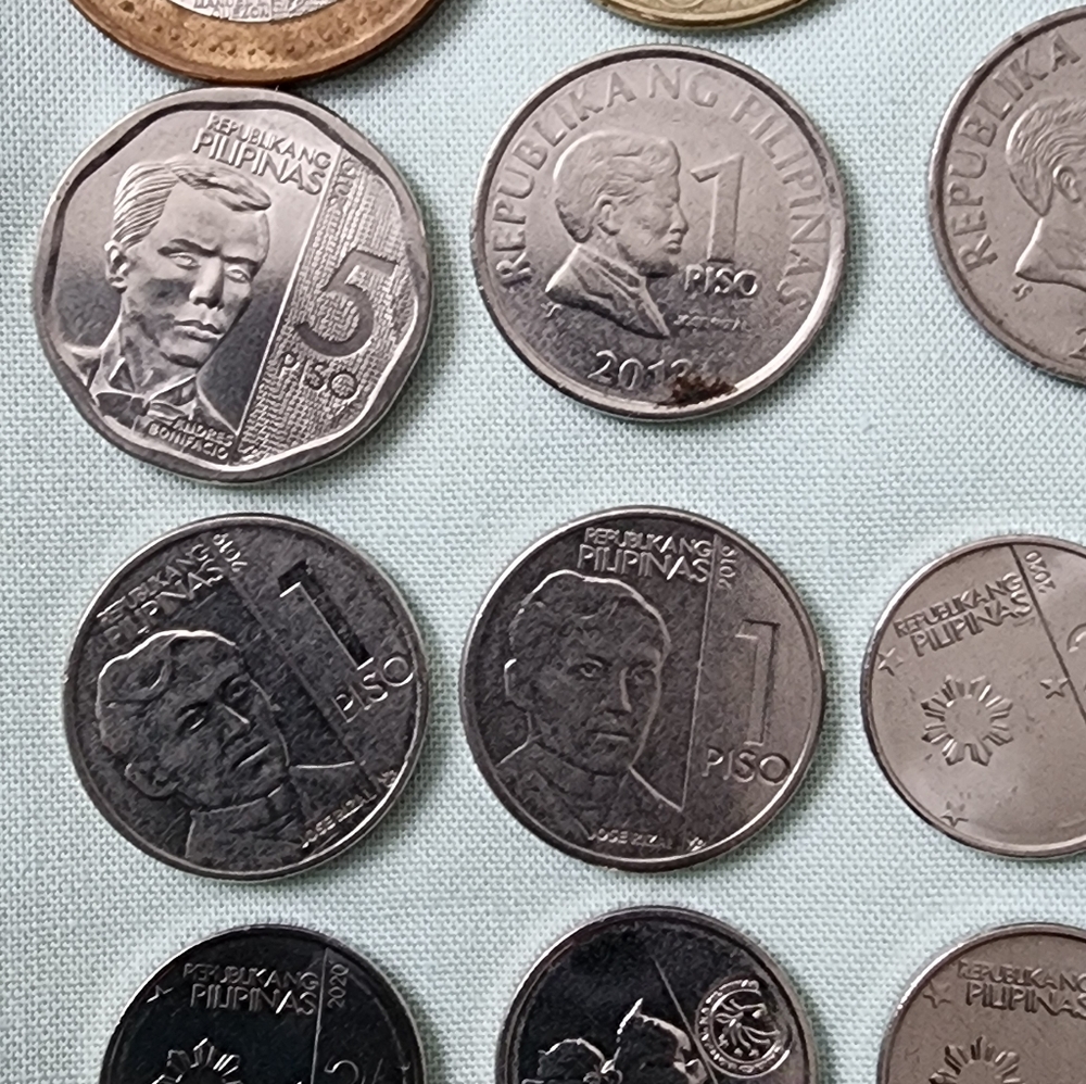 Philippine Coin Set with Gold and Silver Tones - Picture 4 of 4